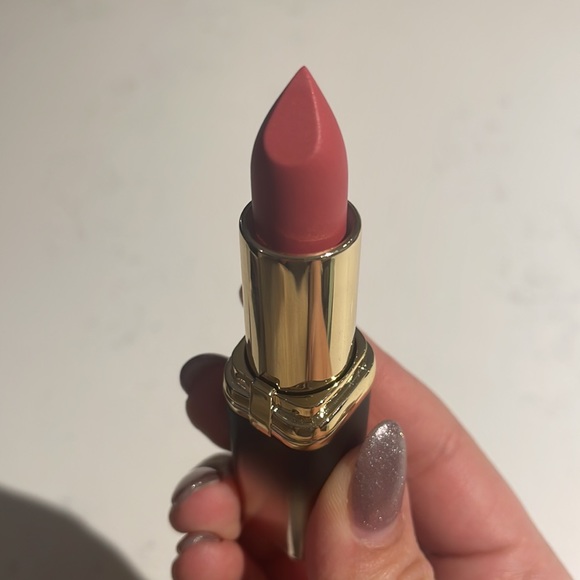 L’Oreal Gold Addiction Rose Gold Lipstick - Picture 3 of 3